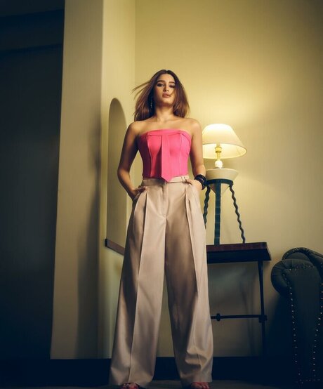 Rasha Thadani model sexy bilder