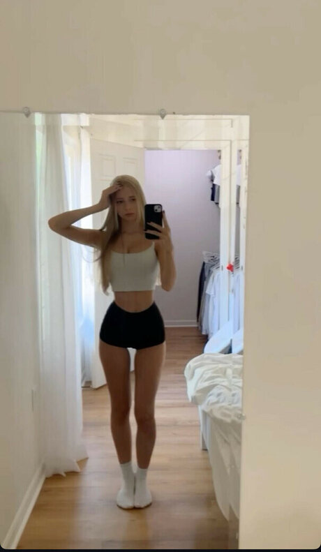 maya zrv pornographische pornostar bild