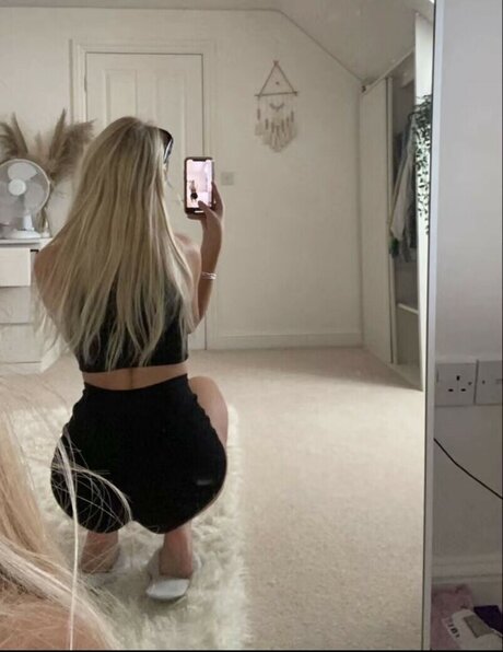 maya zrv perfekte xxx bild