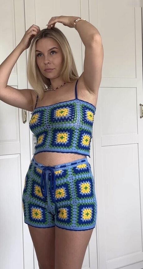 Dagi Bee nackt kunst galerien