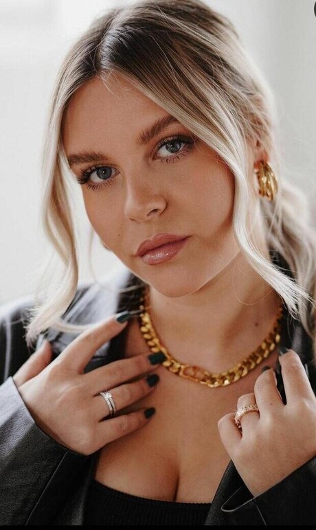 Dagi Bee top kunst galerie