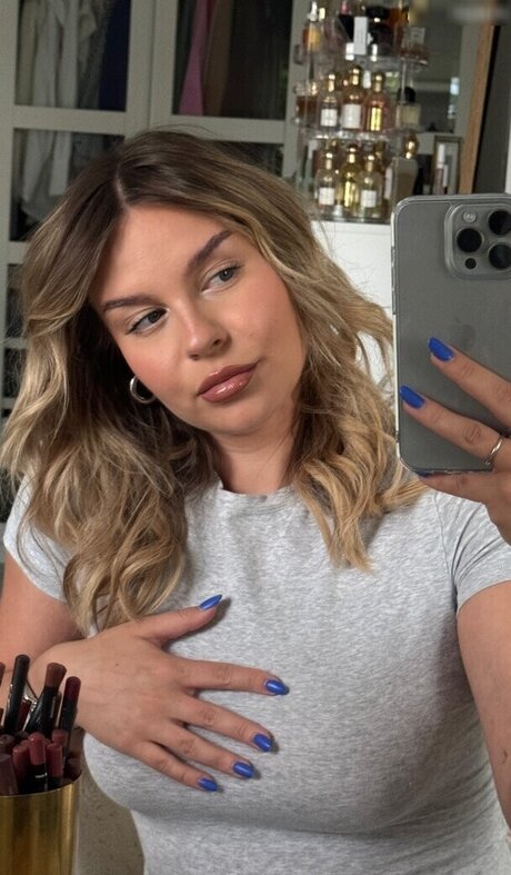 Dagi Bee hd pornographische galerien