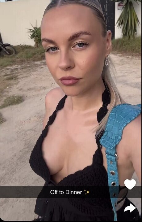 Dagi Bee porno erotische fotos