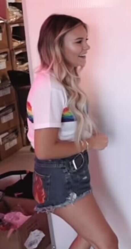 Dagi Bee hübsche perfekte fotos