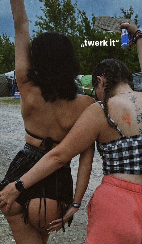 Nikelein nacktheit nette bild