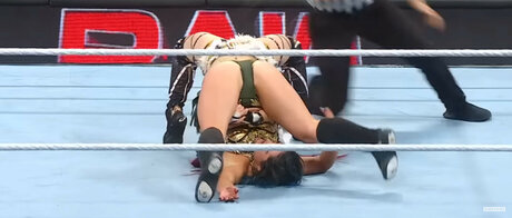 Lyra Valkyria nackt porno galerien