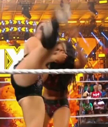 Lyra Valkyria pornostar kostenlose bilder