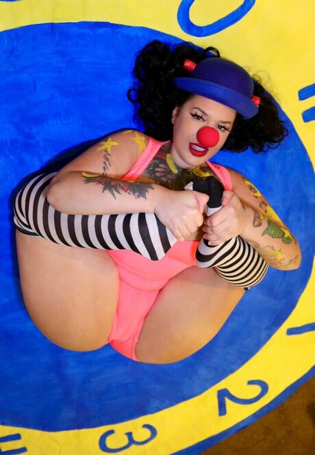 Shainarae erwachsene akt bilder