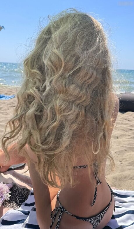 vollbusige ebenholz-onlyfans hübsche kunst galerie