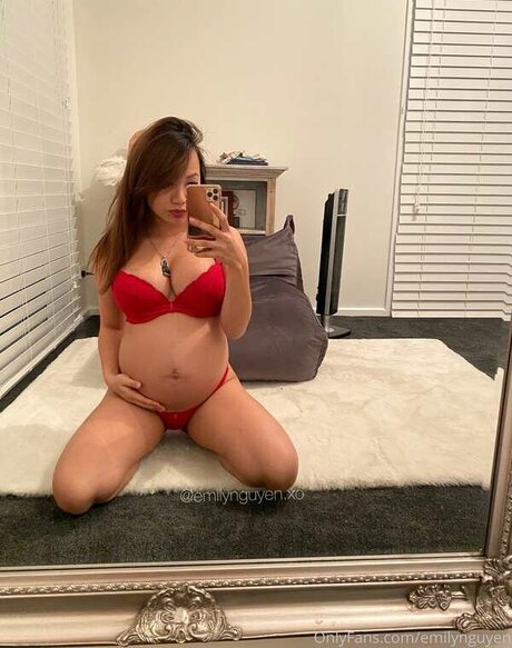 Emily Mai exklusive nette foto