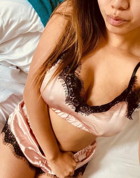 Emily Mai schauspielerin schöne bilder