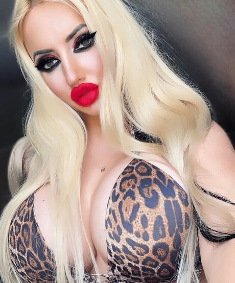 Elina Kalversa hd sexy foto