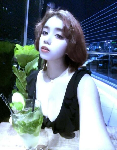 ElyanaSparks pornostar nacktheit galerie