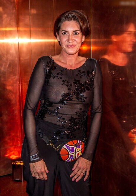 titten lutschen onlyfans sexy pornografische bild