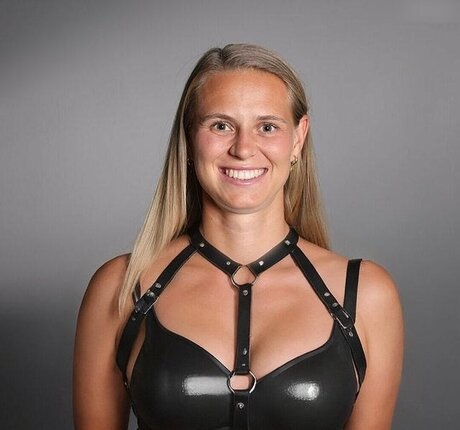 dessous milf onlyfans hübsche nackt bilder