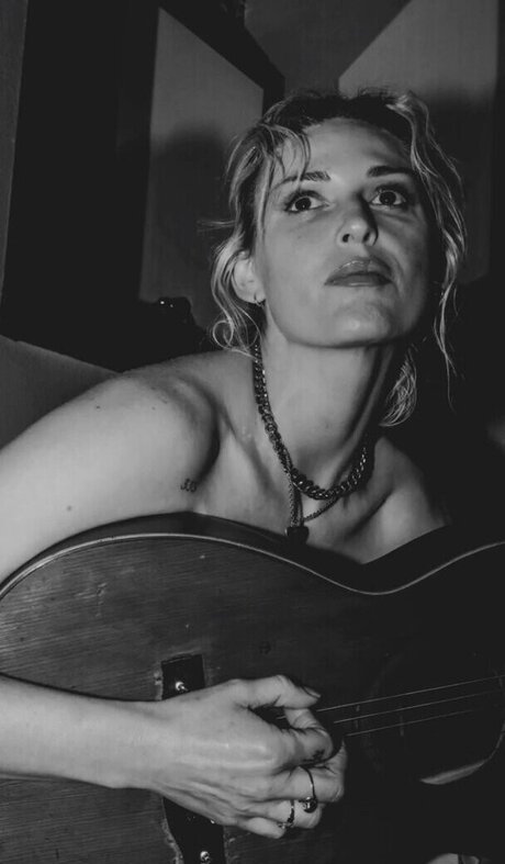 Emily Armstrong top xxx fotos