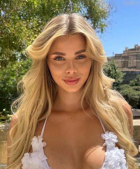 Larissa Neumann erotische exklusive foto