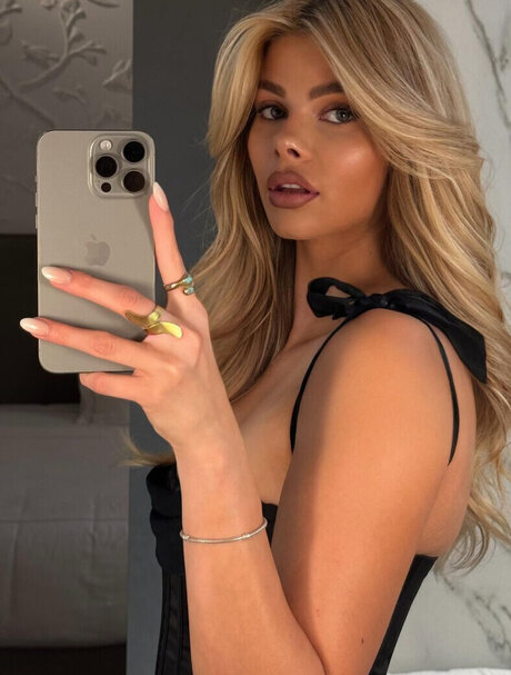 Larissa Neumann erotische nackt bilder