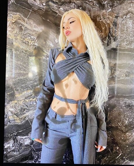 militärische asiatische onlyfans hübsche kostenlose foto