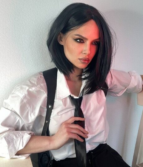 Lizzie Whistle akt galerie