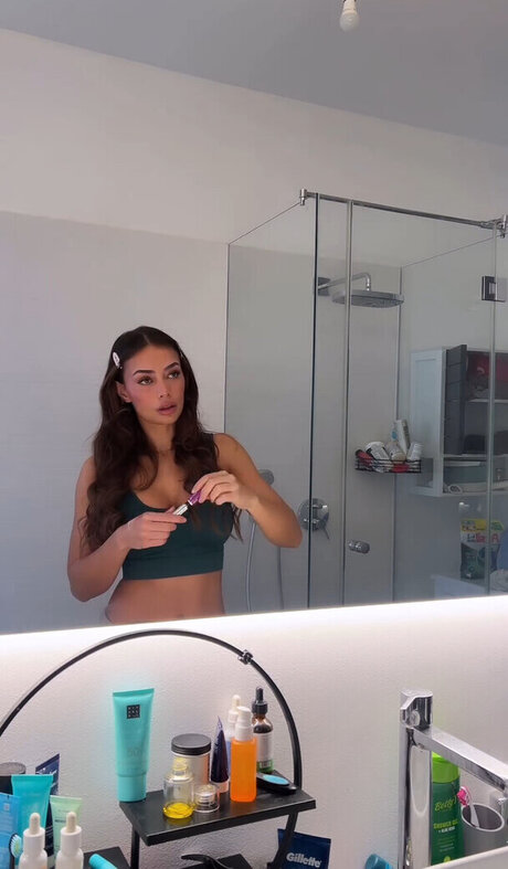 Camilla Nkenke top hd foto