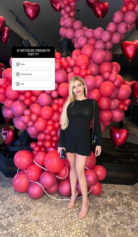 Mehreen schauspielerin nackte bild