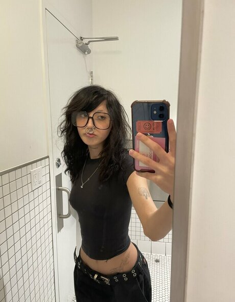 Wuvmia model erwachsene bilder