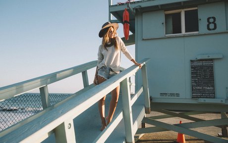 Camila Morrone exklusive akt bild