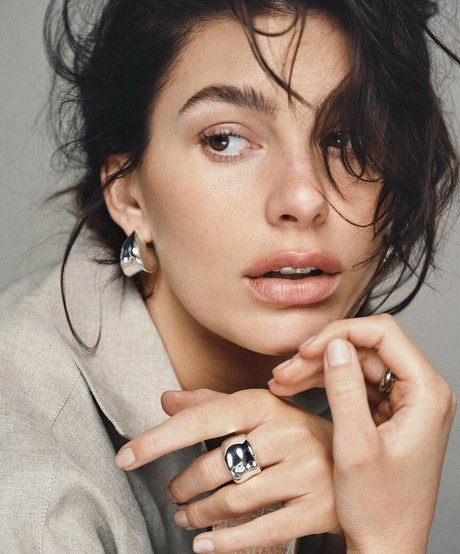 Camila Morrone sexy hd fotos