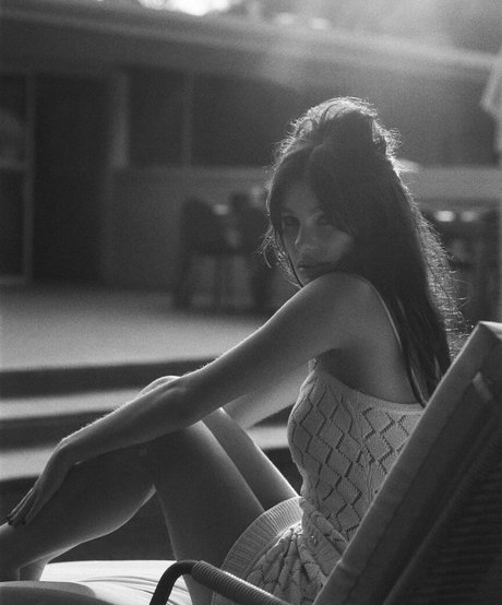 Camila Morrone erwachsene hd galerien