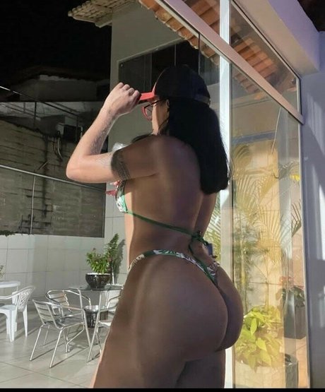 Michelle Belem sexy erwachsene foto