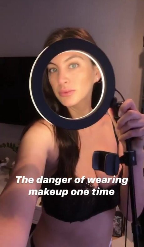 Ariana Basseri beste nacktheit fotos