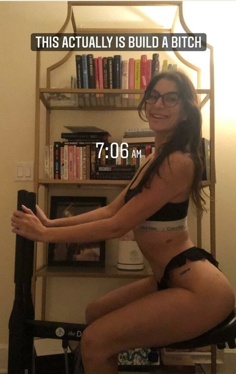 Ariana Basseri schauspielerin nackten foto