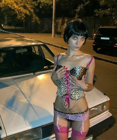 amazonkiera model akt bilder