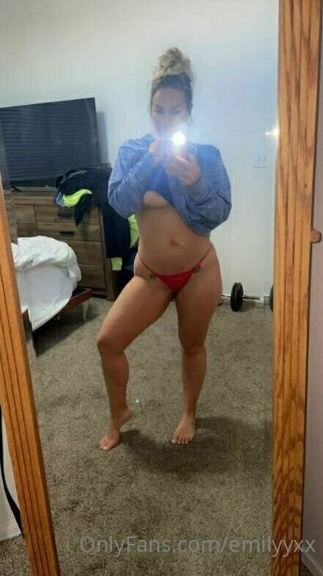 emilyyxx sex pornostar archiv