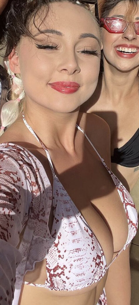 Cara Luby kostenlose erotische fotos