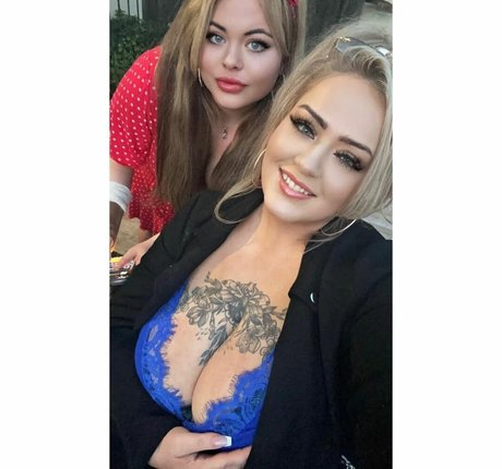 Chloe Dymond sexy nackt bild