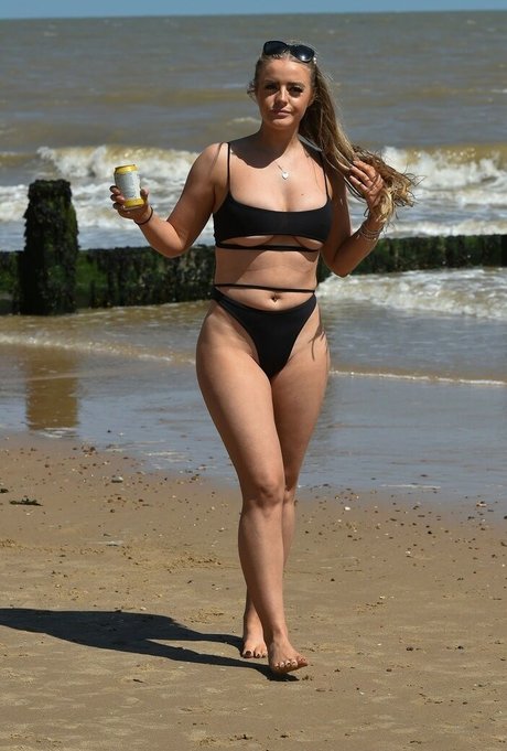 Mega Clarke top sexy fotos