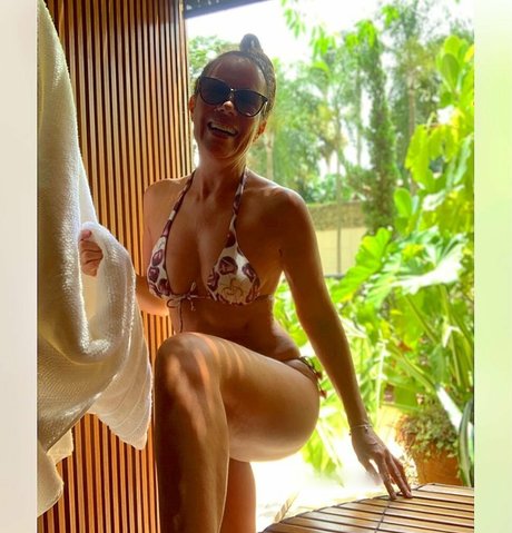 Regina Volpato porno erwachsene fotos