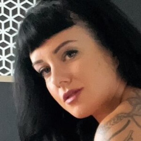 Kris Chanski erwachsene hübsche foto