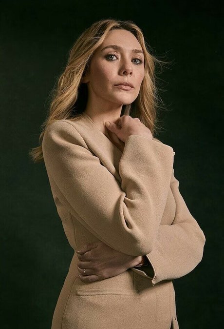 Elizabeth Olsen nackt erwachsene foto