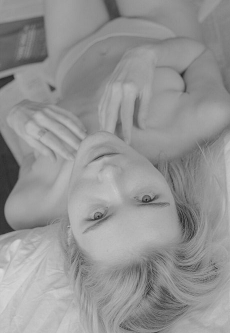 hängende titten onlyfans sexy akt galerie