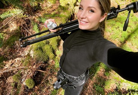 Lauren Southern pornostar nackten fotos