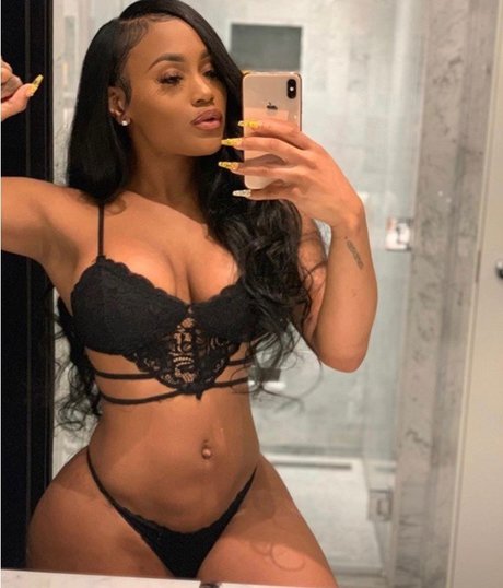 Lira Galore heiße nackte archiv