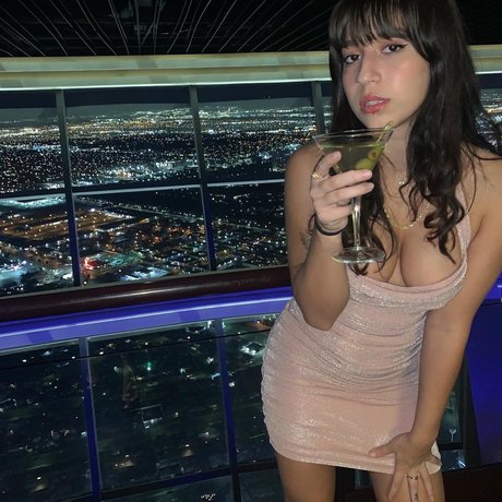 Lola Yung model schöne galerie