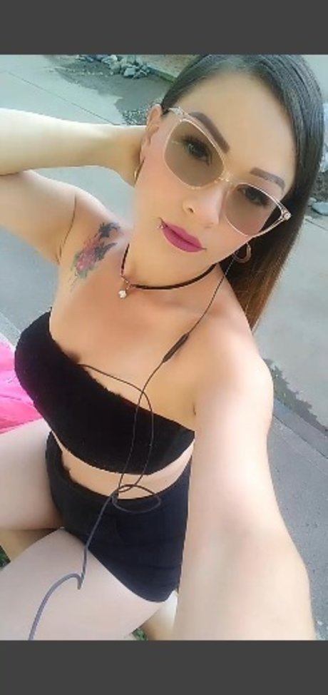 Lupita model nackten foto