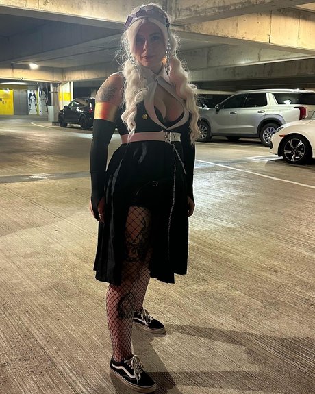 Lucifer Bunny nackt schöne galerie