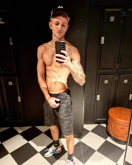 MARIO BLACKSTAR perfekte akt bild