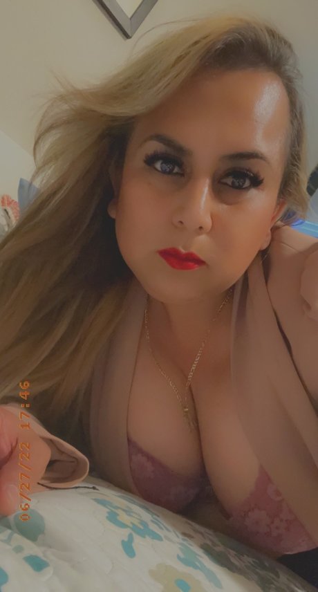 Mariana madrigal model schöne archiv