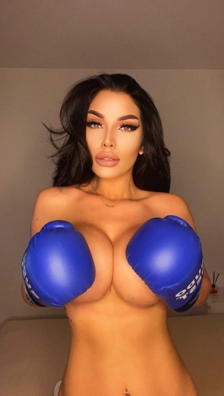 Yasmine Palmer erwachsene akt fotos